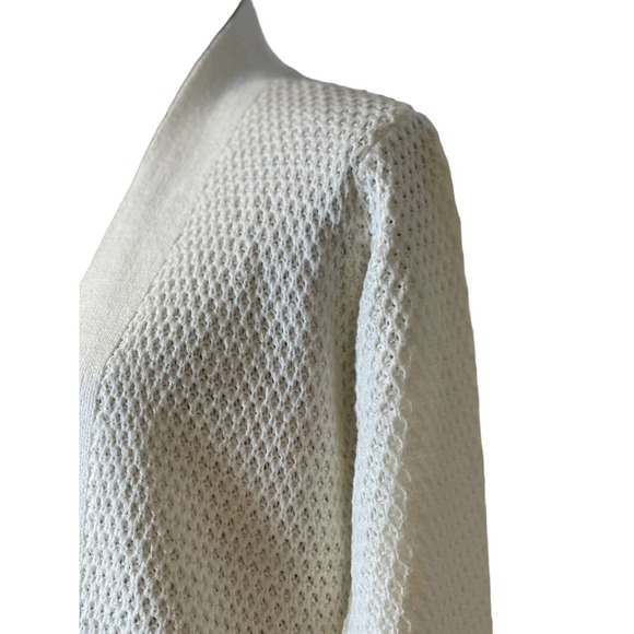 Forever 21 Long White Cardigan. Size Medium. 2 Pockets. Very Soft. NEW - Picture 3 of 8